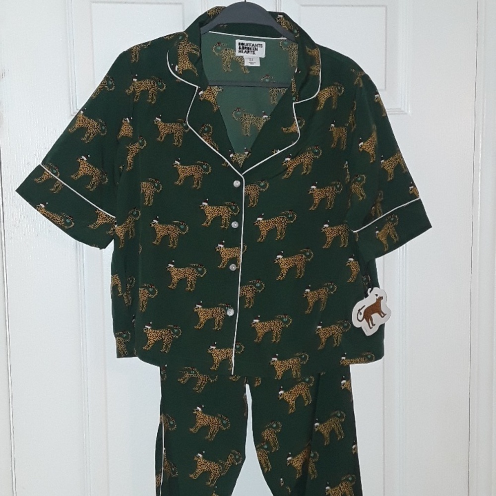 Bouffants & Broken Hearts Green Santa Leopard Print Pajama Set Piping NWT